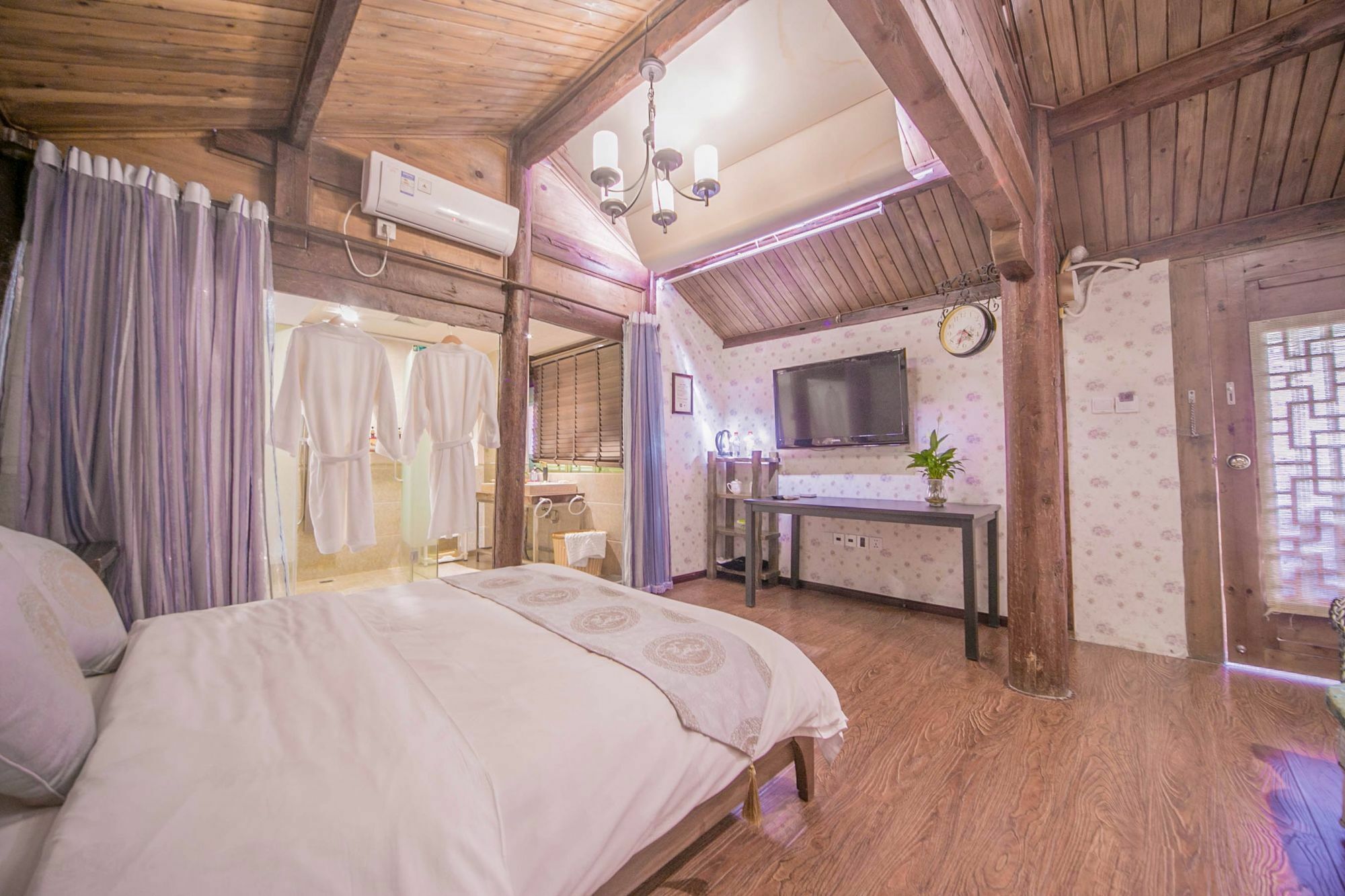 Lijiang Half Moon Bay Inn Eksteriør bilde