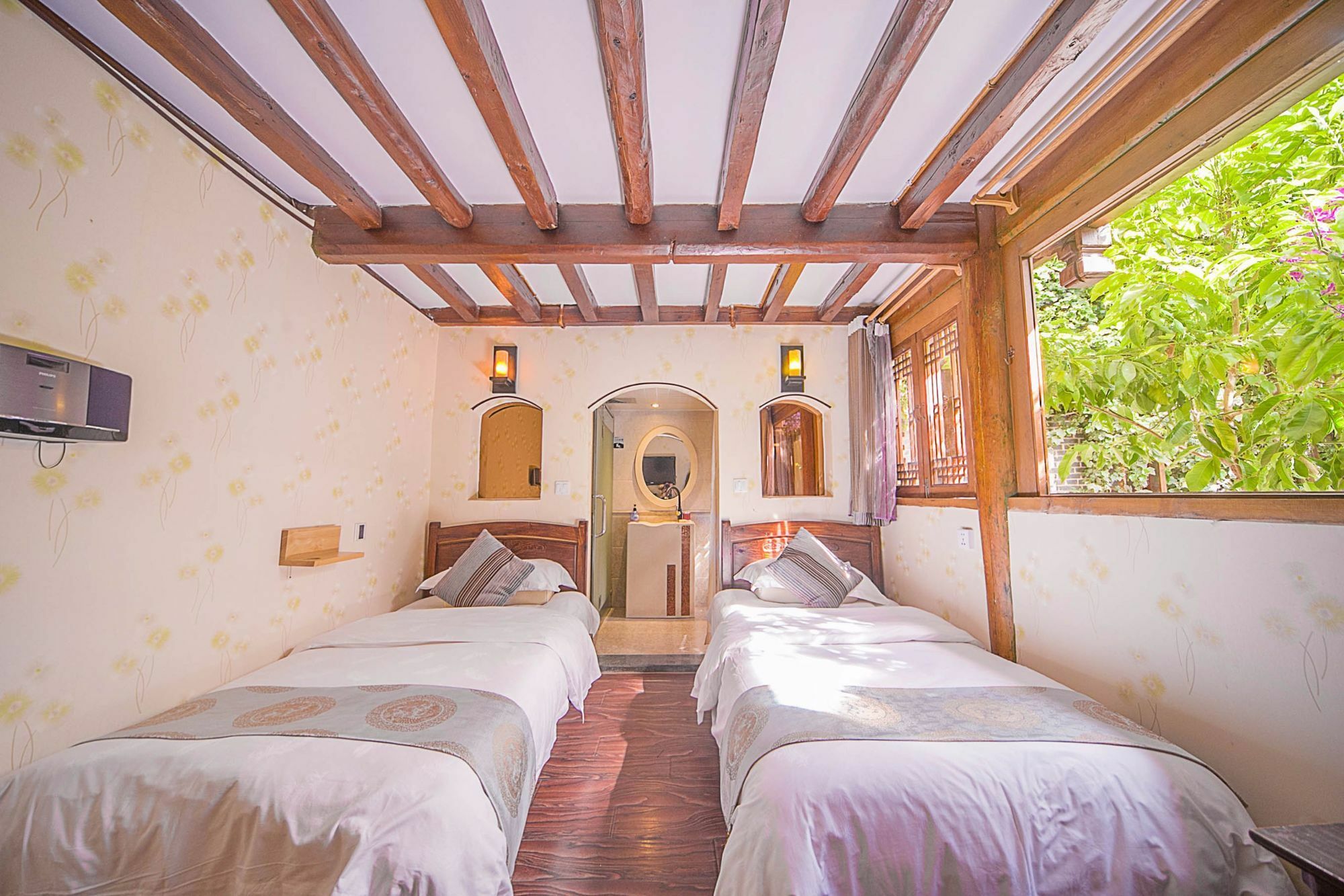 Lijiang Half Moon Bay Inn Eksteriør bilde