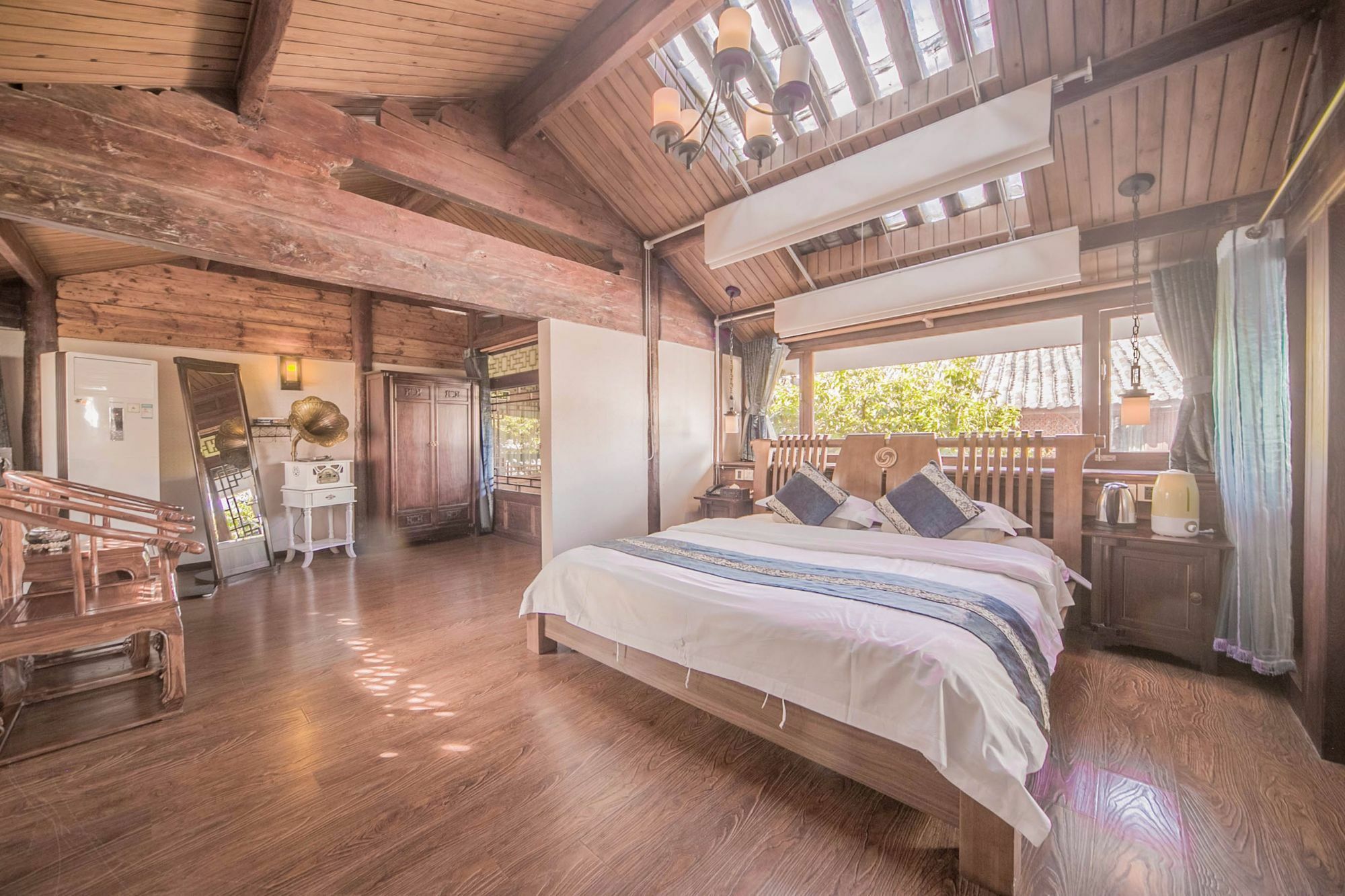 Lijiang Half Moon Bay Inn Eksteriør bilde