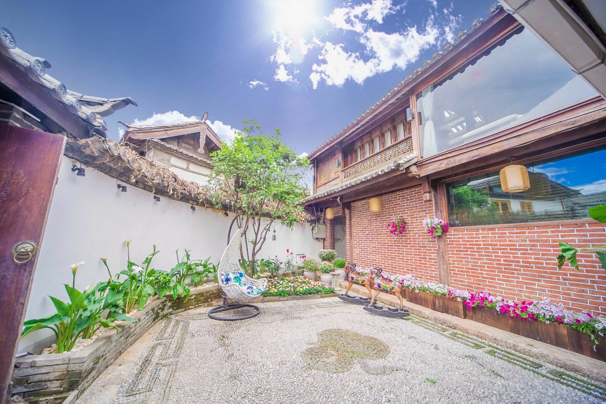 Lijiang Half Moon Bay Inn Eksteriør bilde